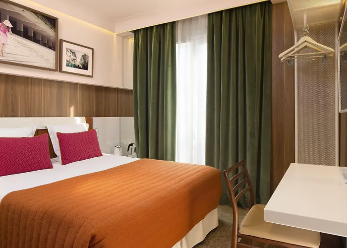 Hotel Eiffel Turenne 3*