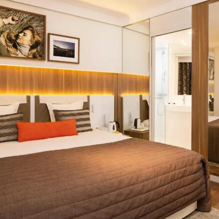 Eiffel Turenne Hotel