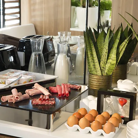 エッフェル トゥルンヌ 3* パリ