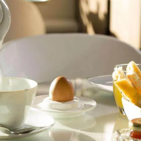 Eiffel Turenne Hotel