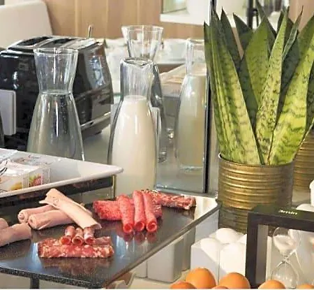 Hotell Eiffel Turenne 3*
