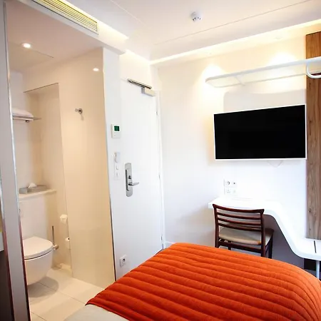 Eiffel Turenne מלון