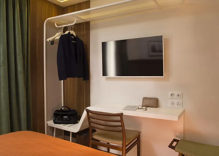 エッフェル トゥルンヌ 3* パリ