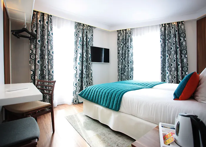 エッフェル トゥルンヌ 3* パリ