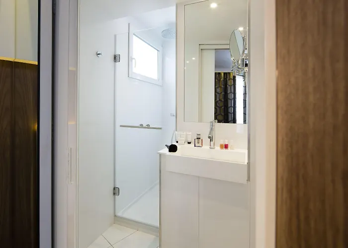 Eiffel Turenne Hotel