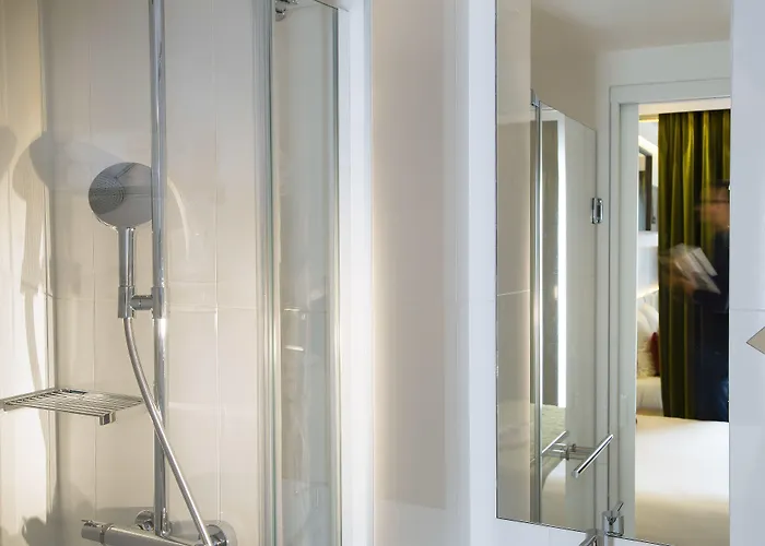 ホテル エッフェル トゥルンヌ パリ