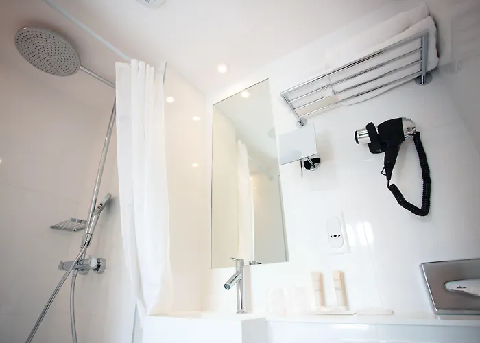 エッフェル トゥルンヌ 3*