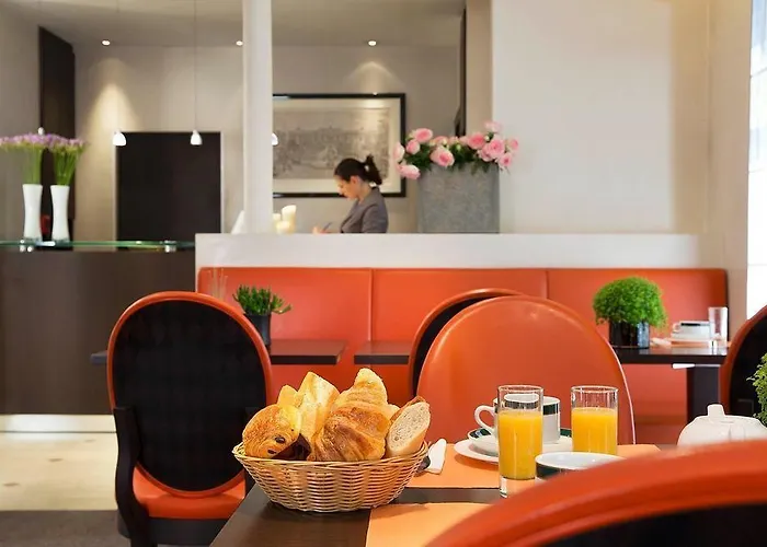 Eiffel Turenne Hotel