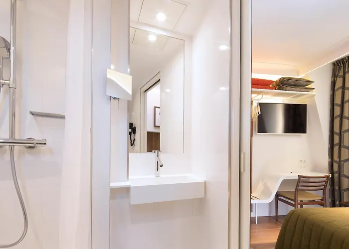 ホテル エッフェル トゥルンヌ パリ