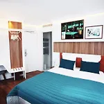 Eiffel Turenne Hotel